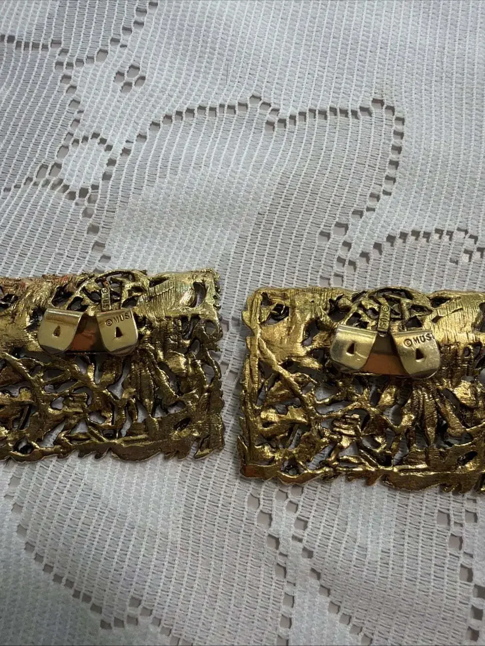 VINTAGE PAIR 40-50'S BRASS GOLD TONE MUSI FRENCH ELABORATE FILIGREE SHOE CLIPS.
